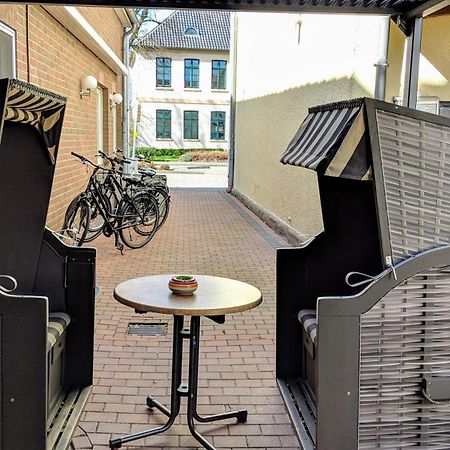Hotel Drostenhof Garni Esens Exterior photo