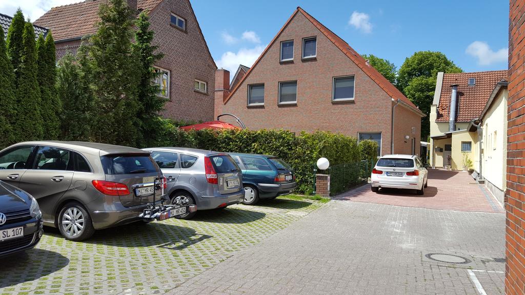 Hotel Drostenhof Garni Esens Exterior photo